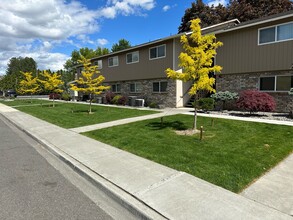 2312 Hood Ave, Unit H in Richland, WA - Foto de edificio - Building Photo