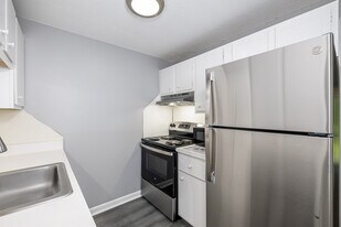 High Meadow in Ellington, CT - Building Photo