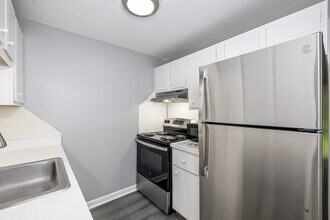 High Meadow in Ellington, CT - Building Photo - Interior Photo