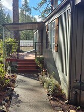 586 W Dundee Ct in Applegate, CA - Building Photo - Building Photo