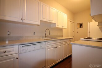 17 Stearns Rd in Brookline, MA - Foto de edificio - Building Photo