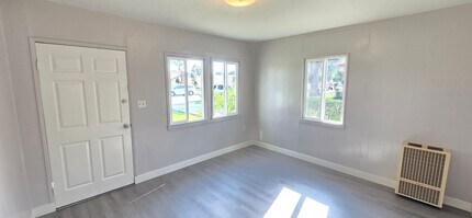 13109 Barlin Ave in Downey, CA - Foto de edificio - Building Photo