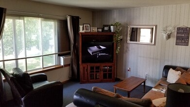 853 SE Stratford Ct in Bend, OR - Building Photo - Building Photo