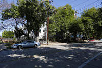 999-1001 N Raymond Ave in Pasadena, CA - Foto de edificio - Building Photo