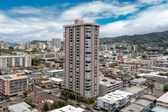 Twenty One Hundred in Honolulu, HI - Building Photo - Building Photo