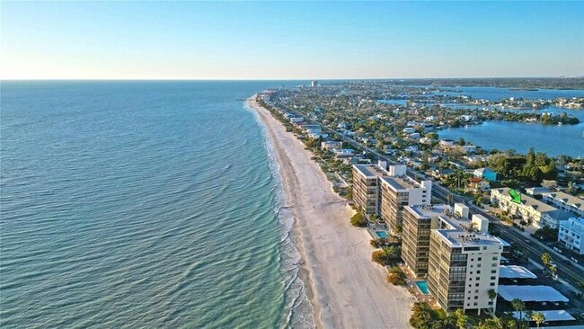 15473 Gulf Blvd in Madeira Beach, FL - Building Photo - Building Photo
