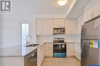 159 Keppel Cir in Brampton, ON - Building Photo - Building Photo
