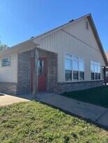 323 9th St in Charleston, AR - Building Photo