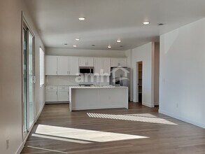 9715 W Parkway Dr in Tolleson, AZ - Foto de edificio - Building Photo