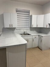 16200 SW 97th Ave in Miami, FL - Building Photo - Building Photo