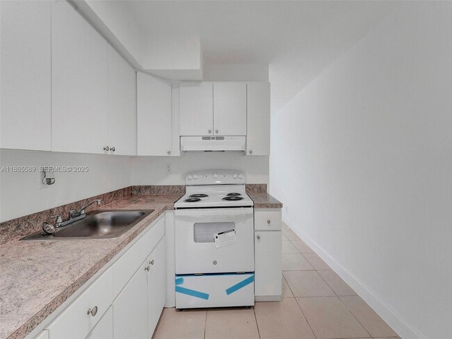 14190 W Dixie Hwy in North Miami, FL - Building Photo - Building Photo