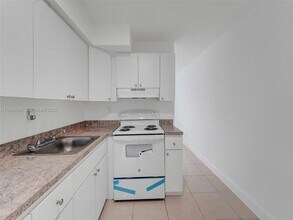 14190 W Dixie Hwy in North Miami, FL - Building Photo - Building Photo