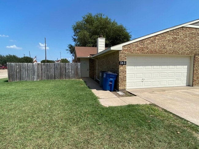 543-545-545 Canary Ln in Red Oak, TX - Building Photo - Building Photo
