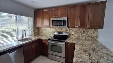 671 Deer Creek Corona Way in Deerfield Beach, FL - Building Photo - Building Photo