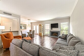 701 Bering Dr in Houston, TX - Building Photo - Building Photo