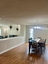 8038 Chestnut Manor Dr in Converse, TX - Foto de edificio - Building Photo