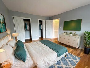 Meadowbrook Gardens in Cedar Grove, NJ - Foto de edificio - Building Photo