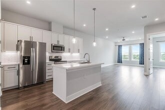 4507 E Martin Luther King Jr Blvd in Austin, TX - Building Photo - Building Photo