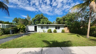 565 NW 128th St in North Miami, FL - Building Photo