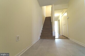 2208 Bucknell Terrace in Silver Spring, MD - Foto de edificio - Building Photo