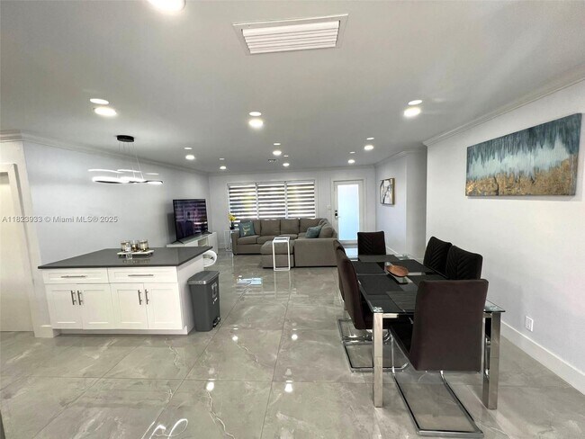 property at 2010 N 31st Ct