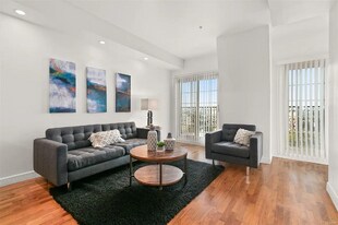 975 Lincoln St, Unit 14F-N in Denver, CO - Building Photo