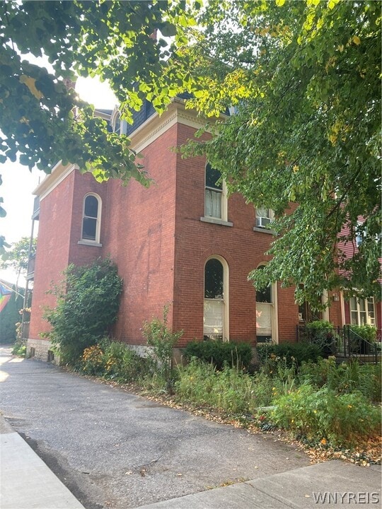 68 Prospect Ave in Buffalo, NY - Building Photo