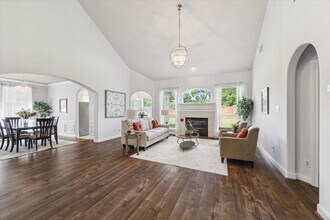 310 Brook Forest Trail in Sugar Land, TX - Building Photo - Building Photo