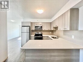 220 Cannon St E in Hamilton, ON - Building Photo