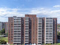 Sherwood Apartments in Toronto, ON - Building Photo - Building Photo