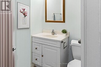 105 Conroy Crescent in Guelph, ON - Building Photo - Building Photo