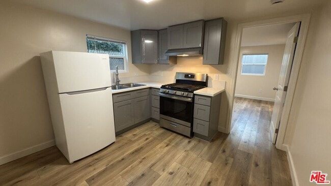 385 Redondo Ave in Long Beach, CA - Building Photo - Building Photo