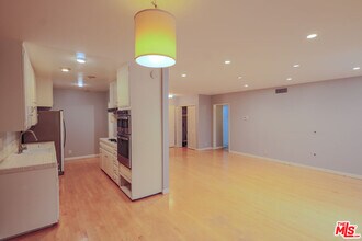 1250 Kings Rd in West Hollywood, CA - Building Photo - Building Photo