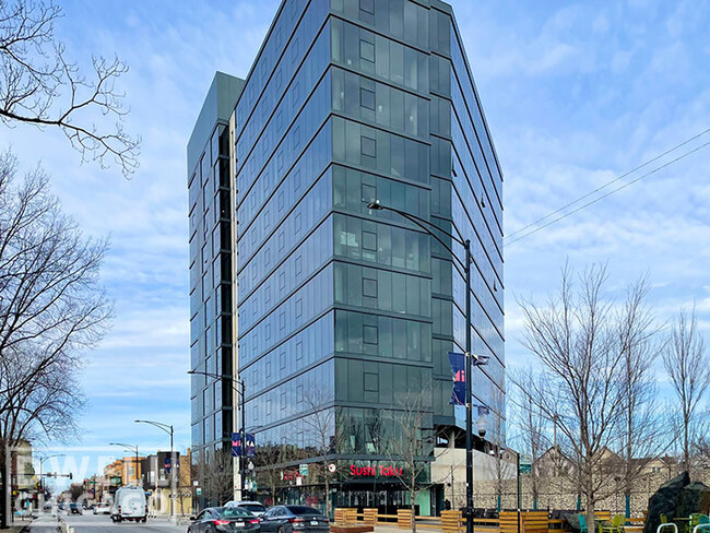 2295 N Milwaukee Ave, Unit 1 in Chicago, IL - Foto de edificio - Building Photo