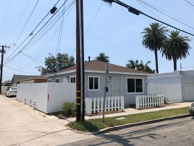 5890 Gardenia Ave in Long Beach, CA - Building Photo - Building Photo