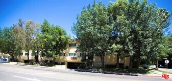 4405 Matilija Ave in Los Angeles, CA - Building Photo