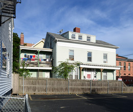 46 S Union St in Pawtucket, RI - Foto de edificio - Building Photo