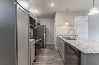 1350 N Porter Rd in Fayetteville, AR - Building Photo - Building Photo
