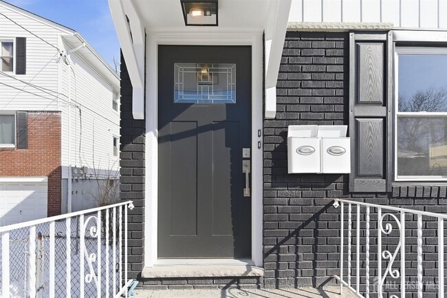 19 Evelyn Ct in Maplewood, NJ - Building Photo - Building Photo