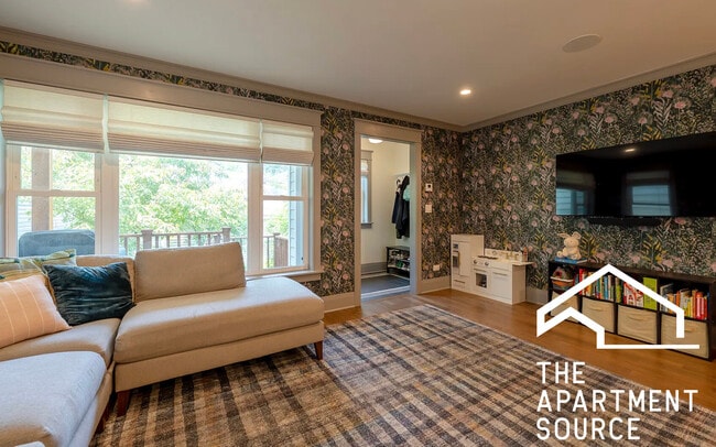 property at 2156 W Cuyler Ave