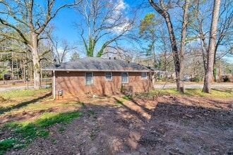 2284 Beecher Rd SW in Atlanta, GA - Building Photo - Building Photo