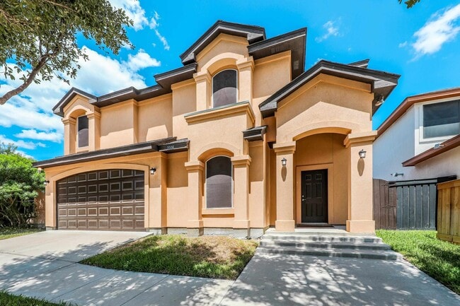 2306 Leo Reyes Ct in Laredo, TX - Building Photo - Building Photo