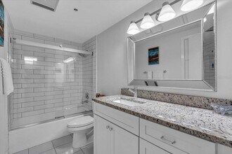 5621 Gulf of Mexico Dr, Unit 102 in Longboat Key, FL - Building Photo - Building Photo