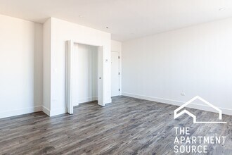940 W Carmen Ave, Unit 407 in Chicago, IL - Building Photo - Building Photo