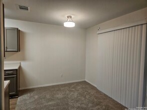 7715 Rustic Park in San Antonio, TX - Building Photo - Building Photo