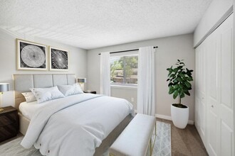 Lakecrest in Greenville, SC - Foto de edificio - Building Photo