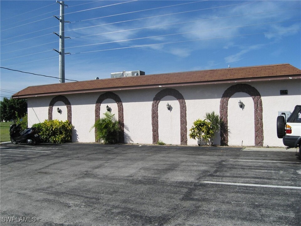 4516 Santa Barbara Blvd in Cape Coral, FL - Building Photo