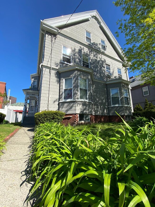 15 Blake St, Unit 3 in Cambridge, MA - Foto de edificio - Building Photo