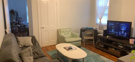 321 Lincoln Way W, Unit 2nd Floor in Chambersburg, PA - Foto de edificio - Building Photo