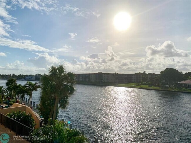 1150 Hillsboro Mile in Hillsboro Beach, FL - Building Photo - Building Photo